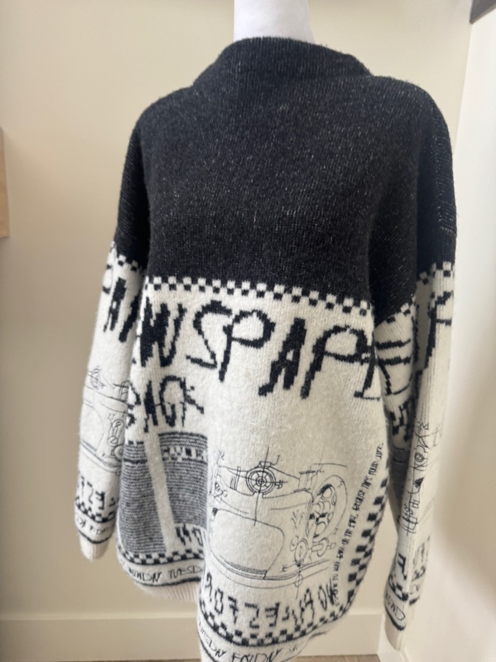 Black & White Graphic Knit Sweater - Unbranded - Picture 5 of 9